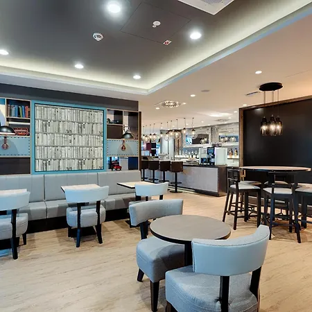 Premier Inn Berlin Kurfürstendamm-3